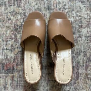 NEW ADRIENNE VITTADINI | Tan Albi Mule - Size 9